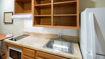 Full-size fridge, microwave, stovetop