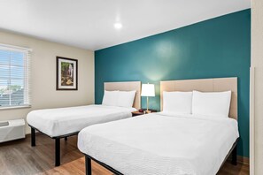 Desk, free WiFi, bed sheets - WoodSpring Suites San Antonio South (San Antonio)