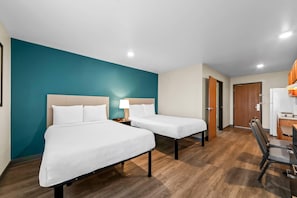 Desk, free WiFi, bed sheets - WoodSpring Suites San Antonio South (San Antonio)