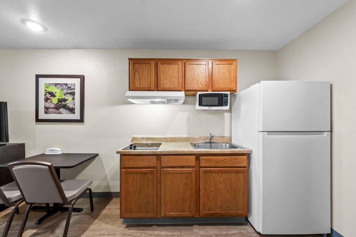 Desk, WiFi (free), bed sheets
