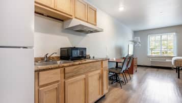 Full-sized fridge, microwave, stovetop, dining tables