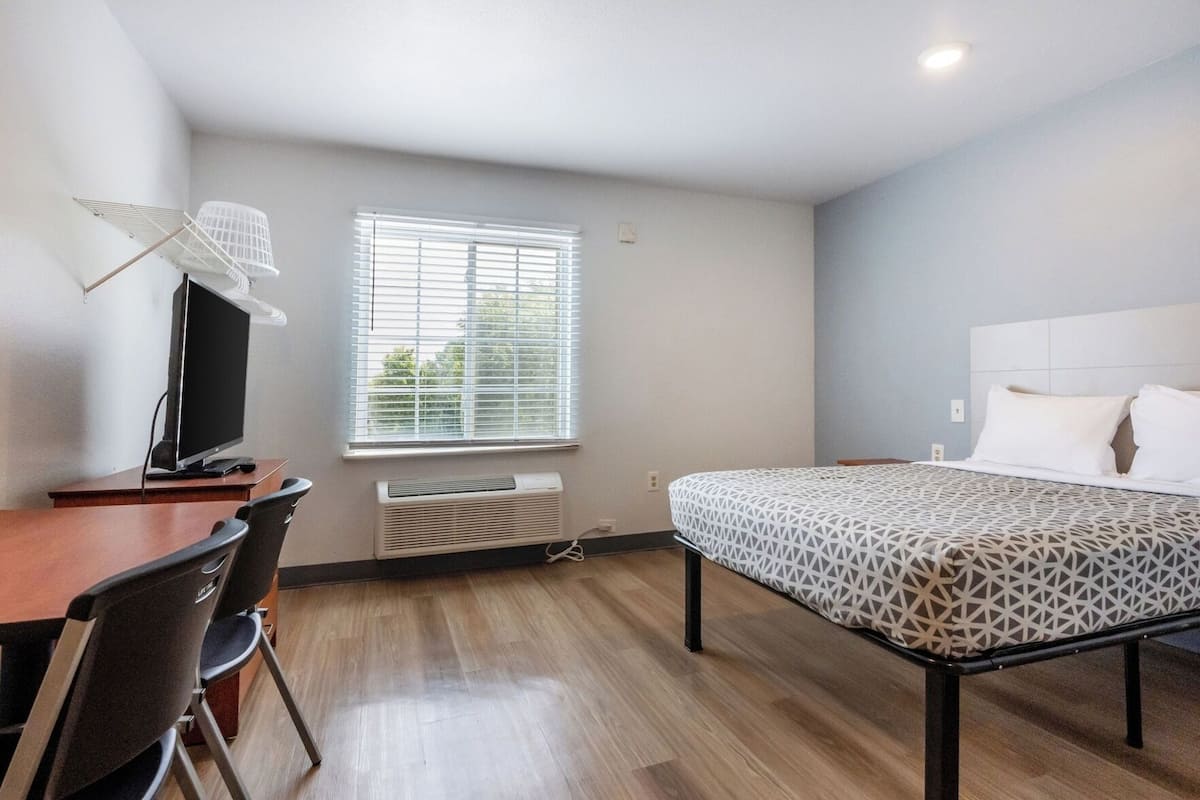 Desk, iron/ironing board (on request), free WiFi, bed sheets