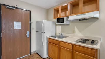 Desk, iron/ironing board, free WiFi