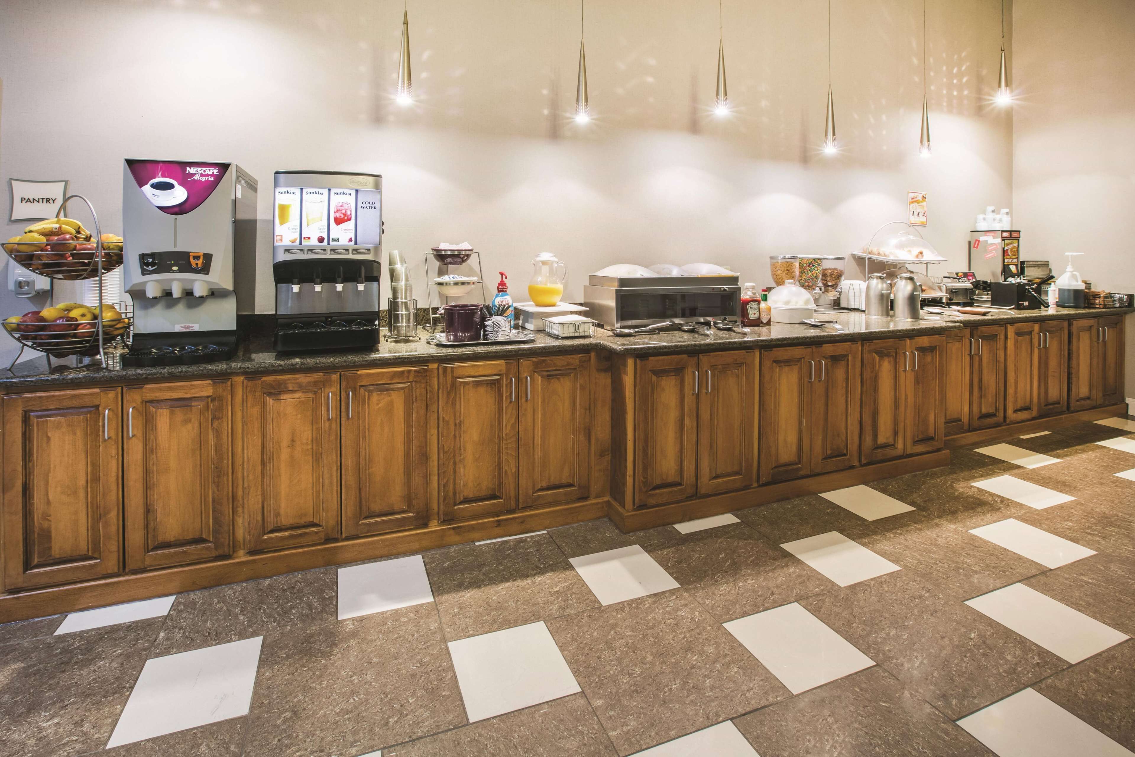 free continental breakfast