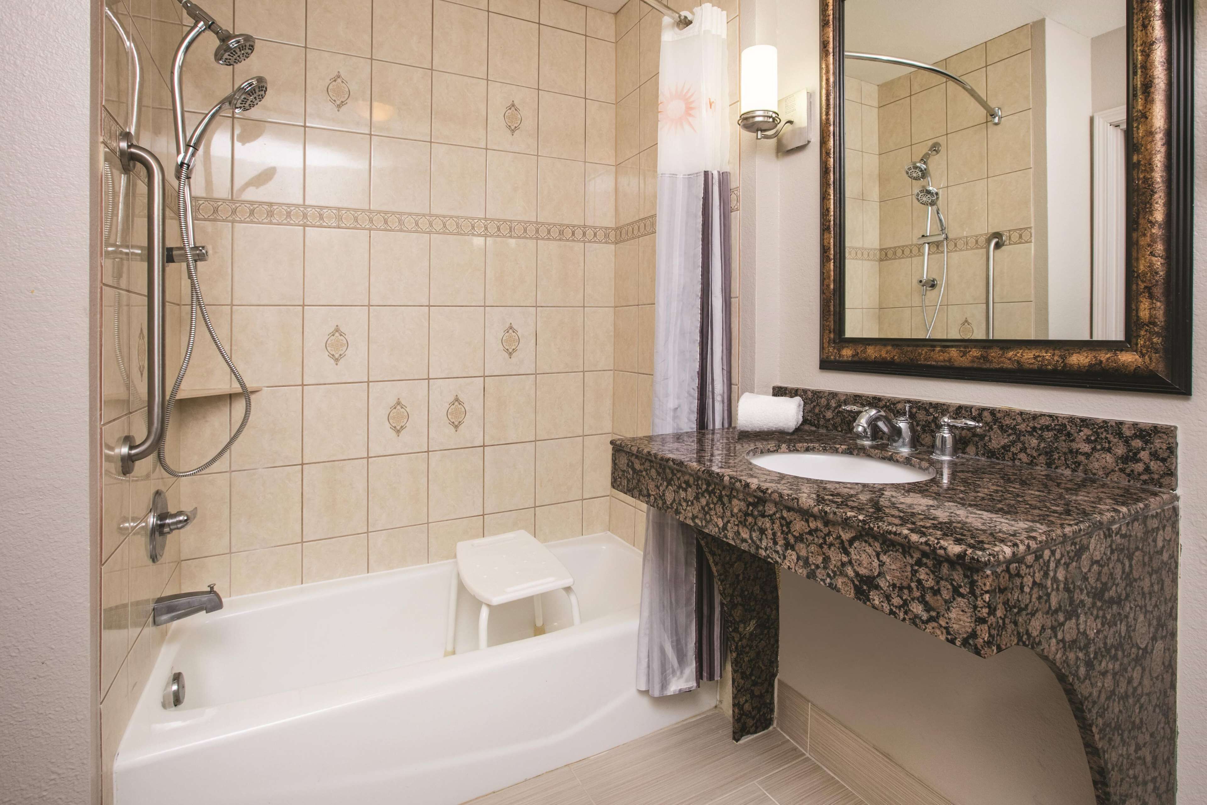 room, 1 king bed, accessible, non smoking (roll-in shower) | bathroom | combined shower/bathtub, free toiletries, hair dryer, towels