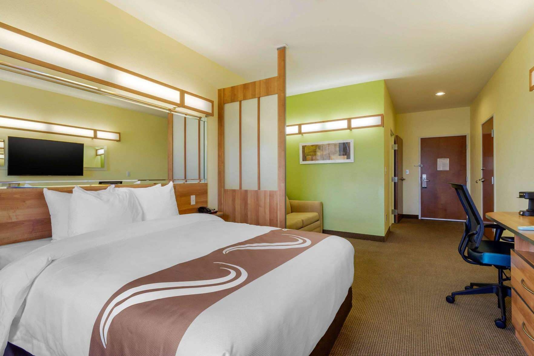 Skrivebord, skrivebord for bærbar PC og blendingsgardiner