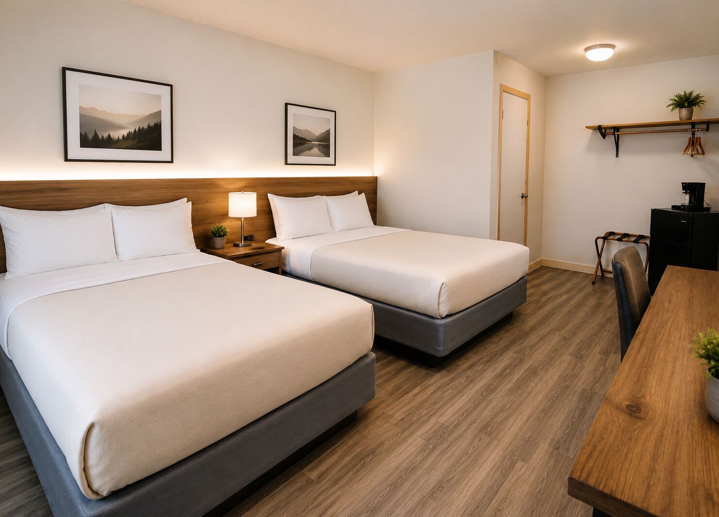 Huoneisto, tupakointi kielletty (Double Queen Bed) | Tallelokero huoneessa, silitysrauta/-lauta, ilmainen Wi-Fi