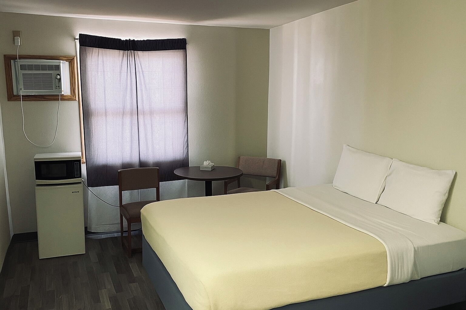 Coffres-forts dans les chambres, fer et planche à repasser