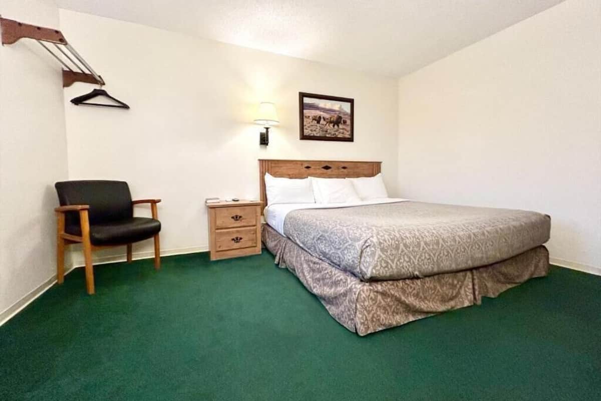 Quarto, 1 cama King, para não fumantes | Cofres nos quartos, ferros/tábuas de passar roupa, Wi-Fi de cortesia