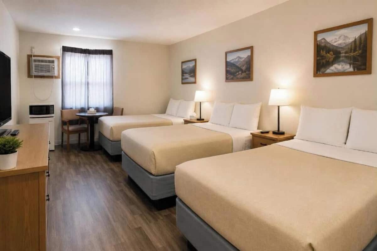 Chambre (3 Queen Beds)