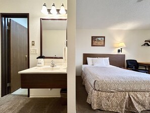 Standard Single Room, 1 Queen Bed, Non Smoking | Blackout drapes, iron/ironing board, cribs/infant beds, rollaway beds