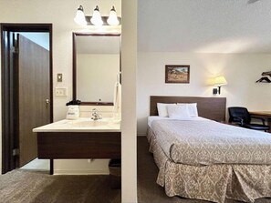 In-room safe, iron/ironing board, free WiFi, bed sheets - Homestead Inn Wolf Point Hwy 2 (Wolf Point)