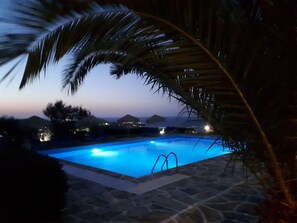 Seasonal outdoor pool, an infinity pool, pool umbrellas, sun loungers