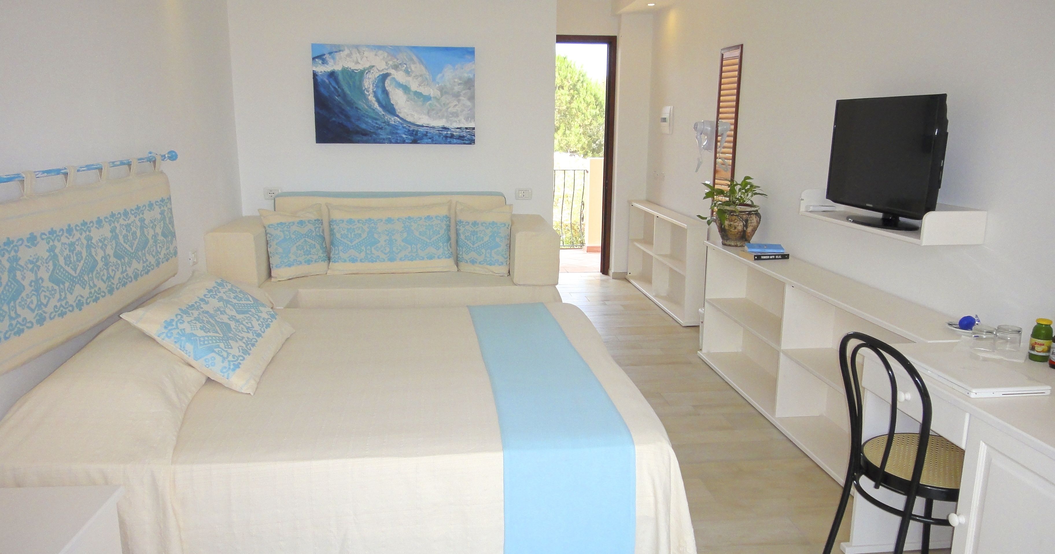 minibar, in-room safe, individually decorated, individually furnished