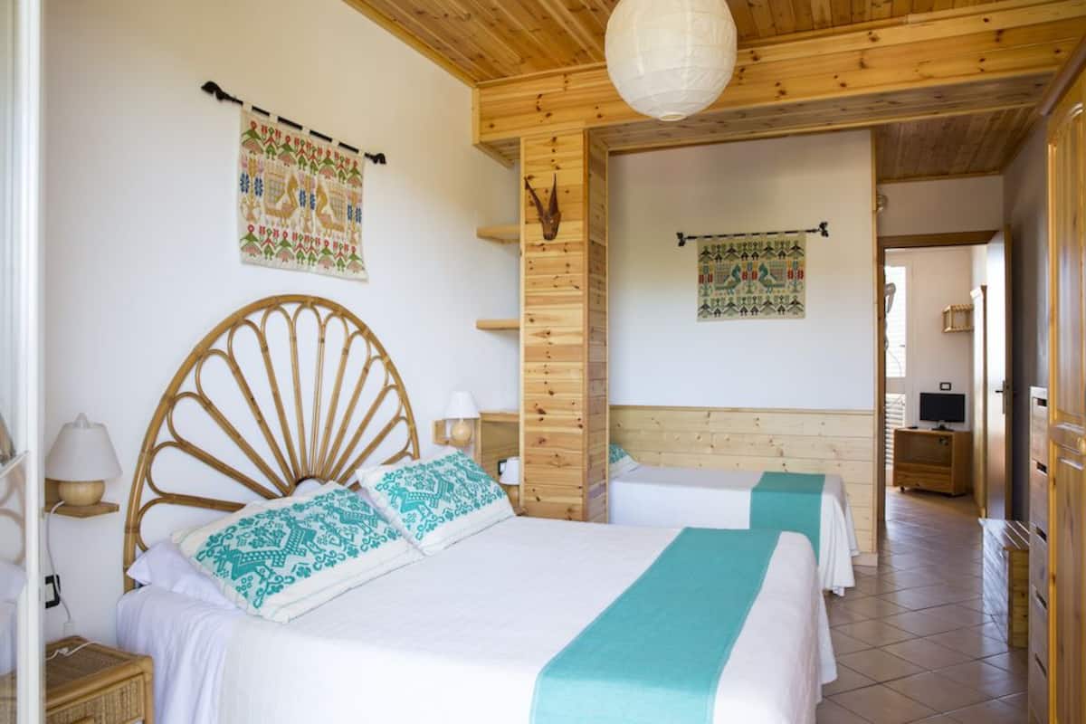 minibar, in-room safe, individually decorated, individually furnished