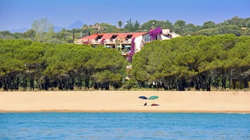 Beach nearby, white sand, beach umbrellas, scuba diving