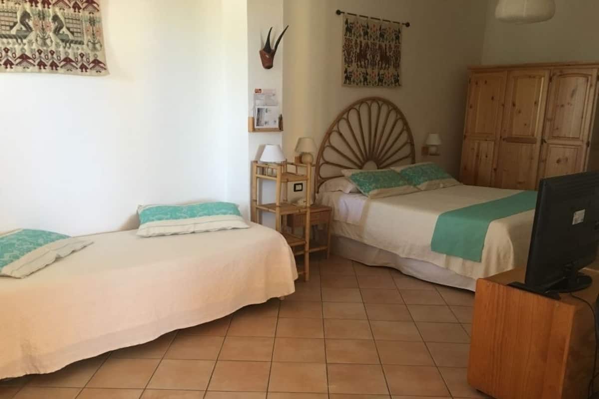 Superior Studio (4 people) | Minibar, in-room safe, individually decorated, individually furnished