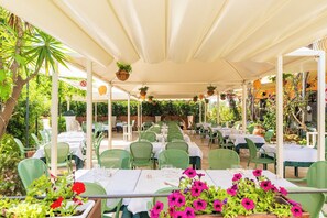 Café da manhã, almoço e jantar
