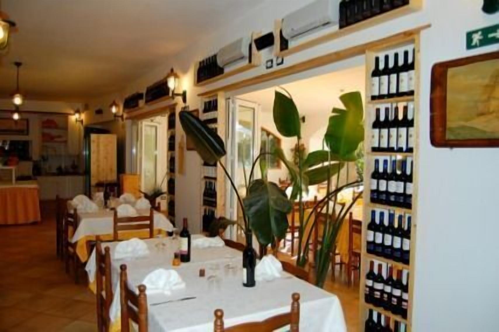 breakfast, lunch, dinner served; italian cuisine