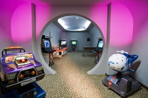 Tempat bermain anak – indoor
