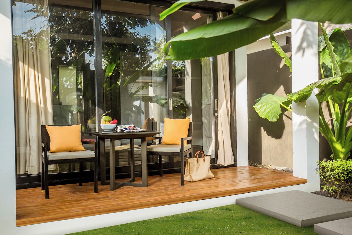 Premium bedding, minibar, in-room safe, desk