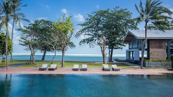 Outdoor pool, pool umbrellas, sun loungers