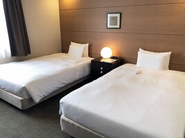 Estudio, 2 camas individuales | Ropa de cama de alta calidad, edredones de plumas, caja fuerte