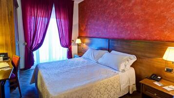 Minibar, Zimmersafe, Schreibtisch, schallisolierte Zimmer