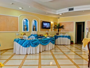 Lunch and dinner served, seafood - Hotel La Perla (Castel Volturno)