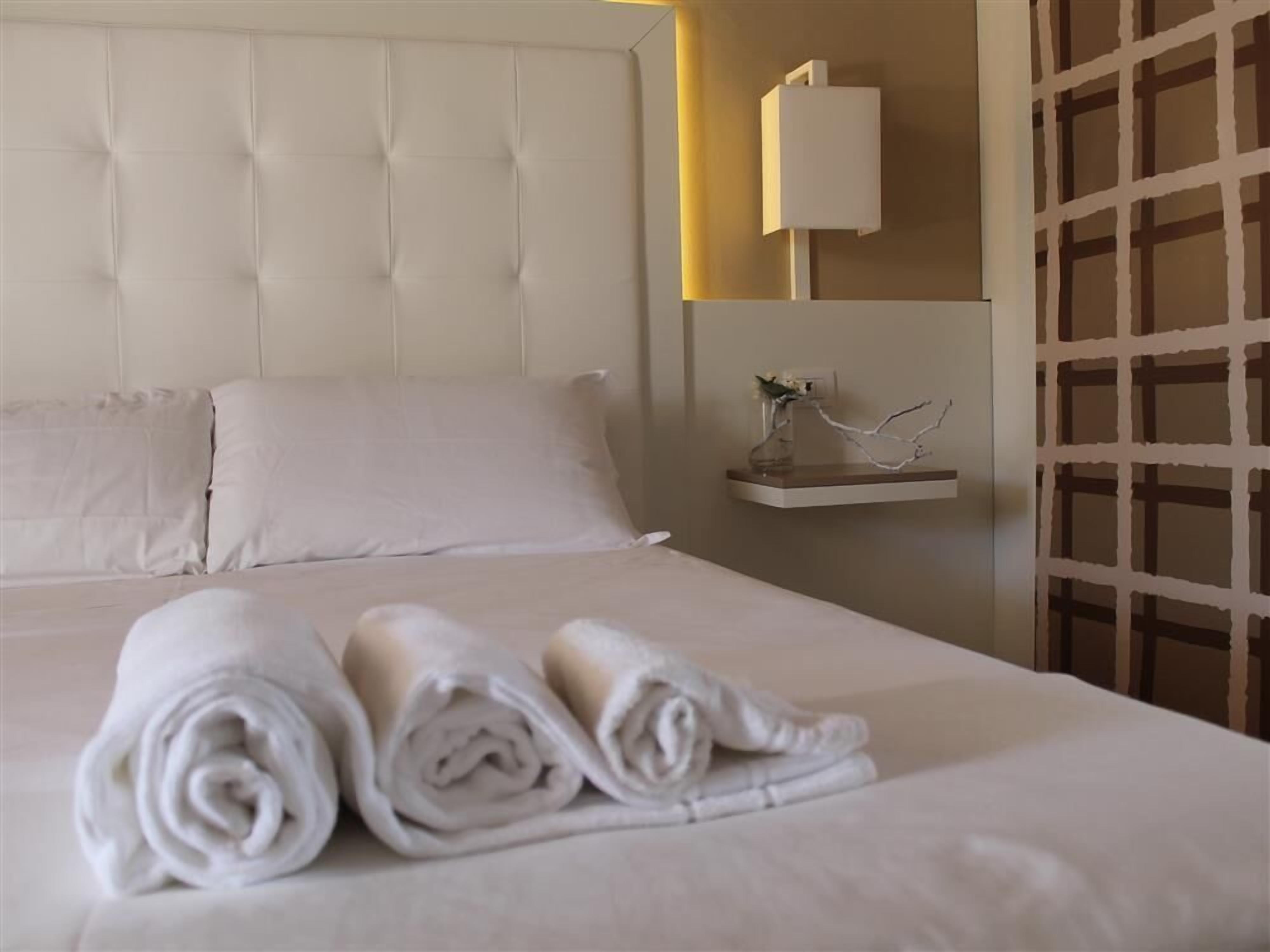 Minibar, in-room safe, individually decorated, individually furnished