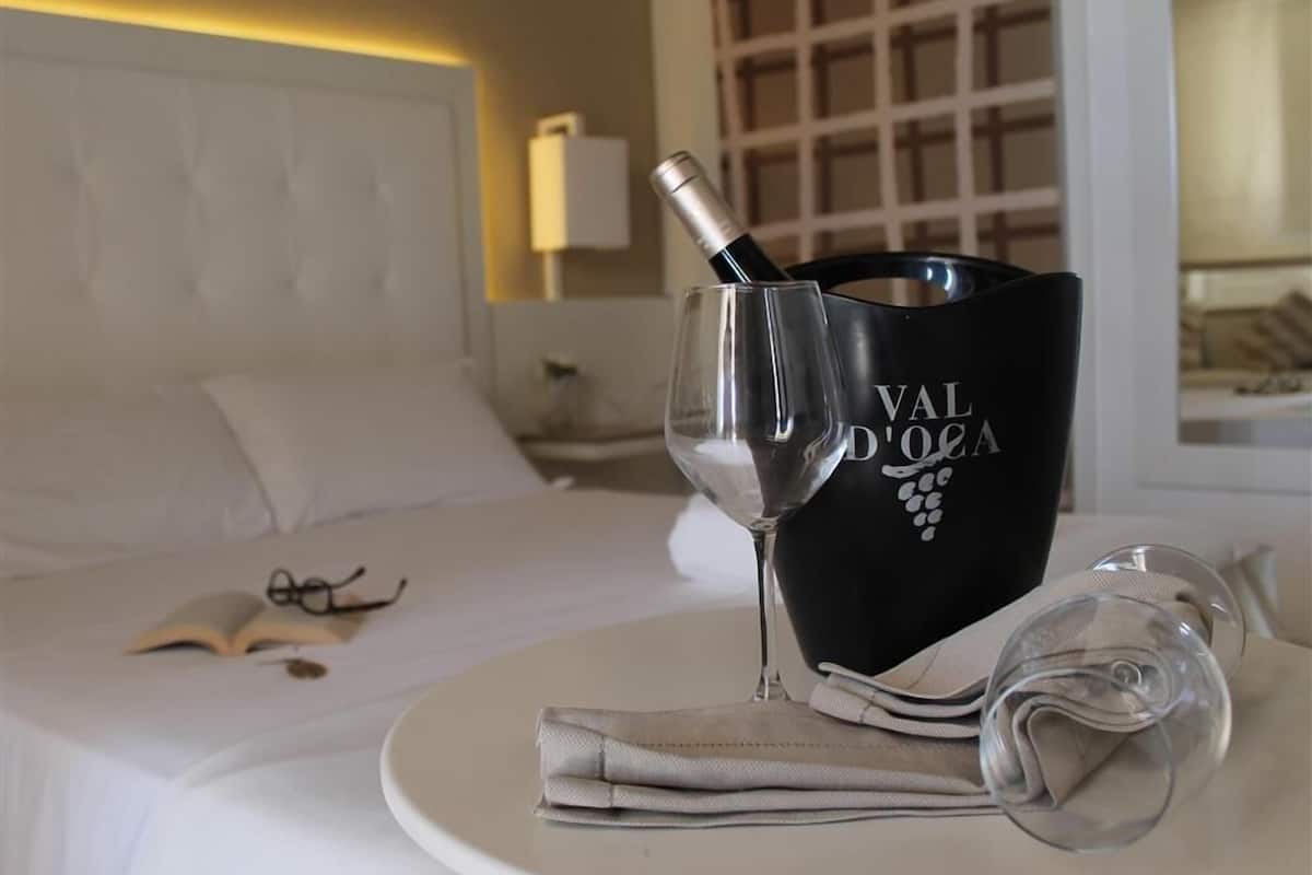 superior double or twin room | minibar, in-room safe, individually decorated, individually furnished