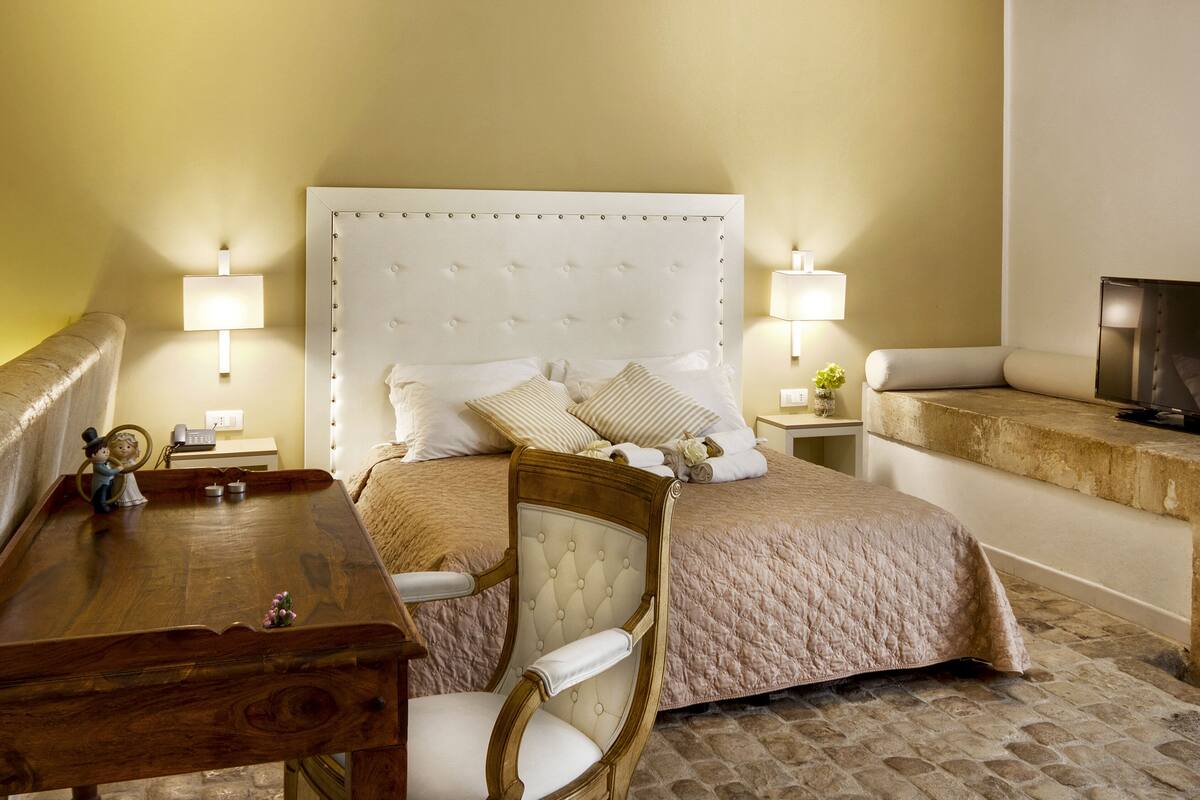 superior double or twin room | minibar, in-room safe, individually decorated, individually furnished