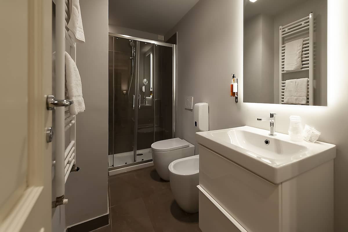 family room | bathroom | shower, free toiletries, hair dryer, bathrobes