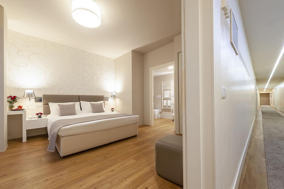 Deluxe kamer, 1 twee- of 2 eenpersoonsbedden | Lakens van Egyptisch katoen, luxe beddengoed, donzen dekbedden