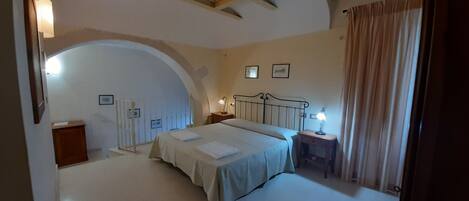 Ropa de cama de alta calidad, escritorio, cunas gratuitas