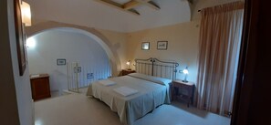 Premium bedding, desk, free cots/infant beds, rollaway beds - Piccolo Hotel Casa Mia (Syracuse)