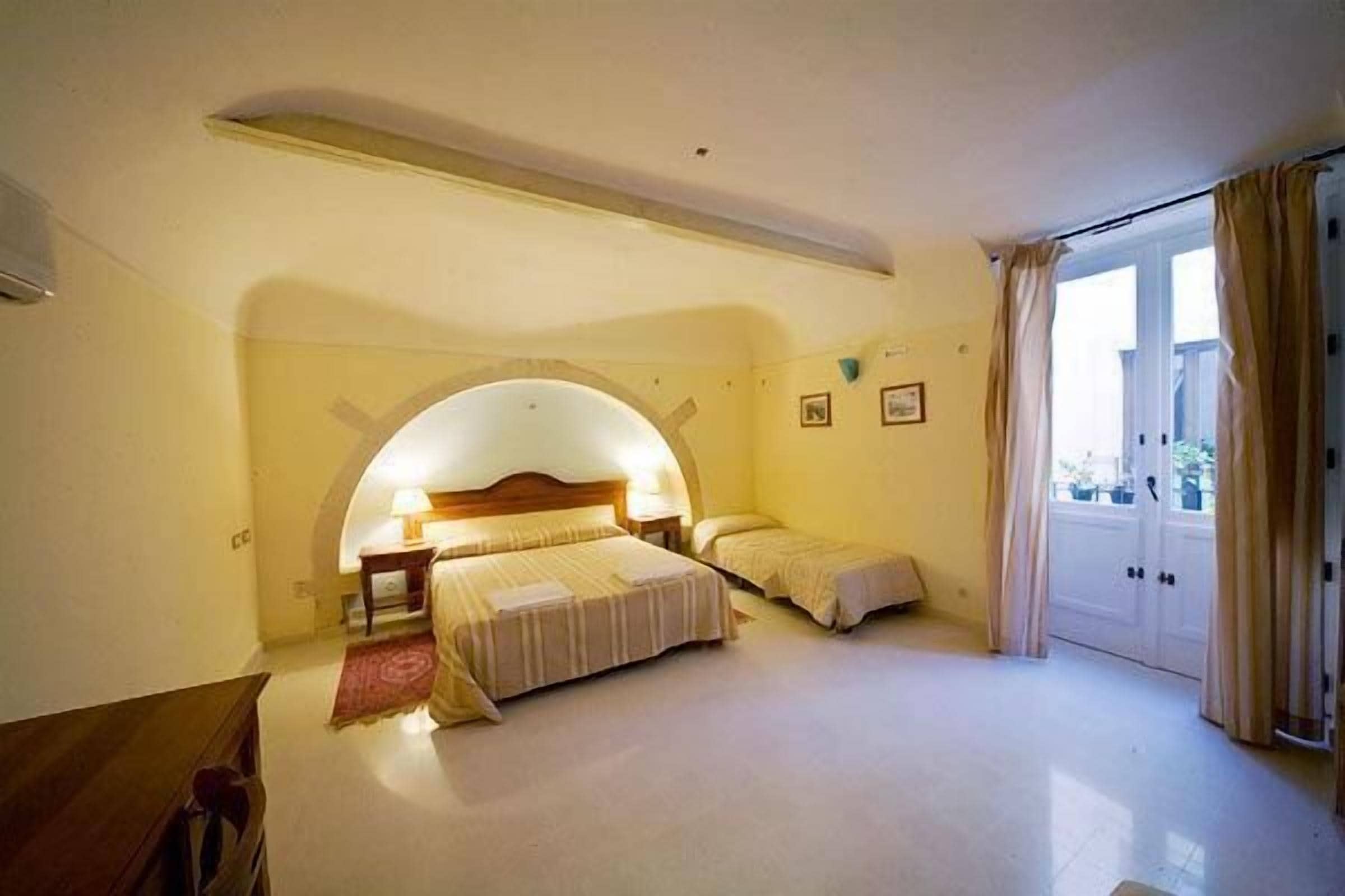 premium bedding, desk, free cots/infant beds, rollaway beds