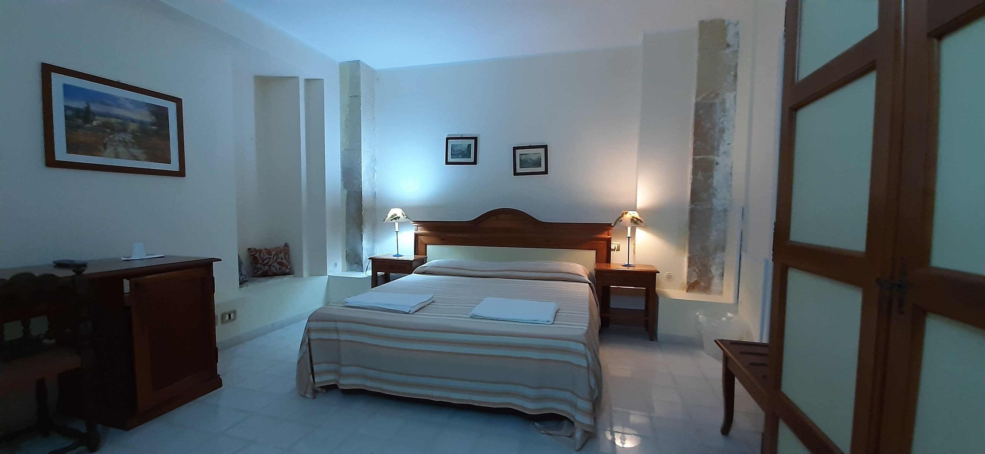 Premium bedding, desk, free cots/infant beds, rollaway beds