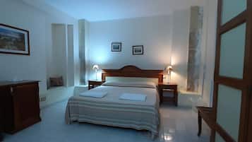 Premium bedding, desk, free cots/infant beds, rollaway beds