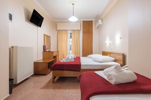 Triple Room | Blackout curtains, iron/ironing board, free WiFi, bed sheets - Faros 2 Hotel (Piraeus)