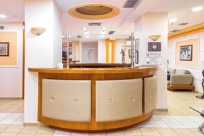 Reception - Faros 2 Hotel (Piraeus)
