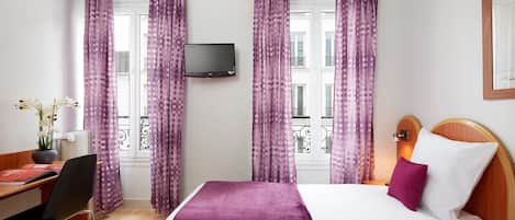 Twin Room, Private Bathroom | Free WiFi, bed sheets