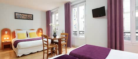 Chambre Familiale, salle de bains privée