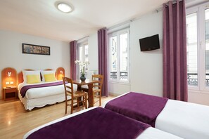 Family Room, Private Bathroom | Free WiFi, bed sheets - Hôtel Viator (Paris)