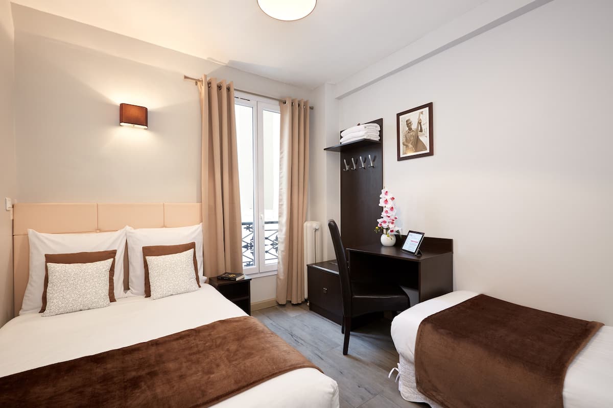 Triple Room, Private Bathroom | WiFi (free), bed sheets