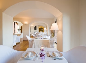 Breakfast, lunch, dinner served; local cuisine, al fresco dining