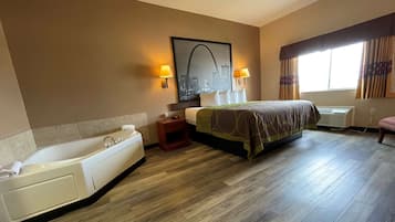 Suite monolocale Deluxe, 1 letto king, non fumatori | Una cassaforte in camera, una scrivania, tende oscuranti