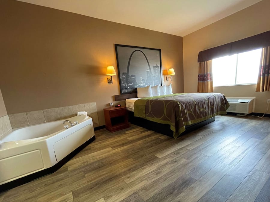 Studiosuite – deluxe, 1 kingsize-seng, ikke-røyk | Safe på rommet, skrivebord, blendingsgardiner og lydisolert