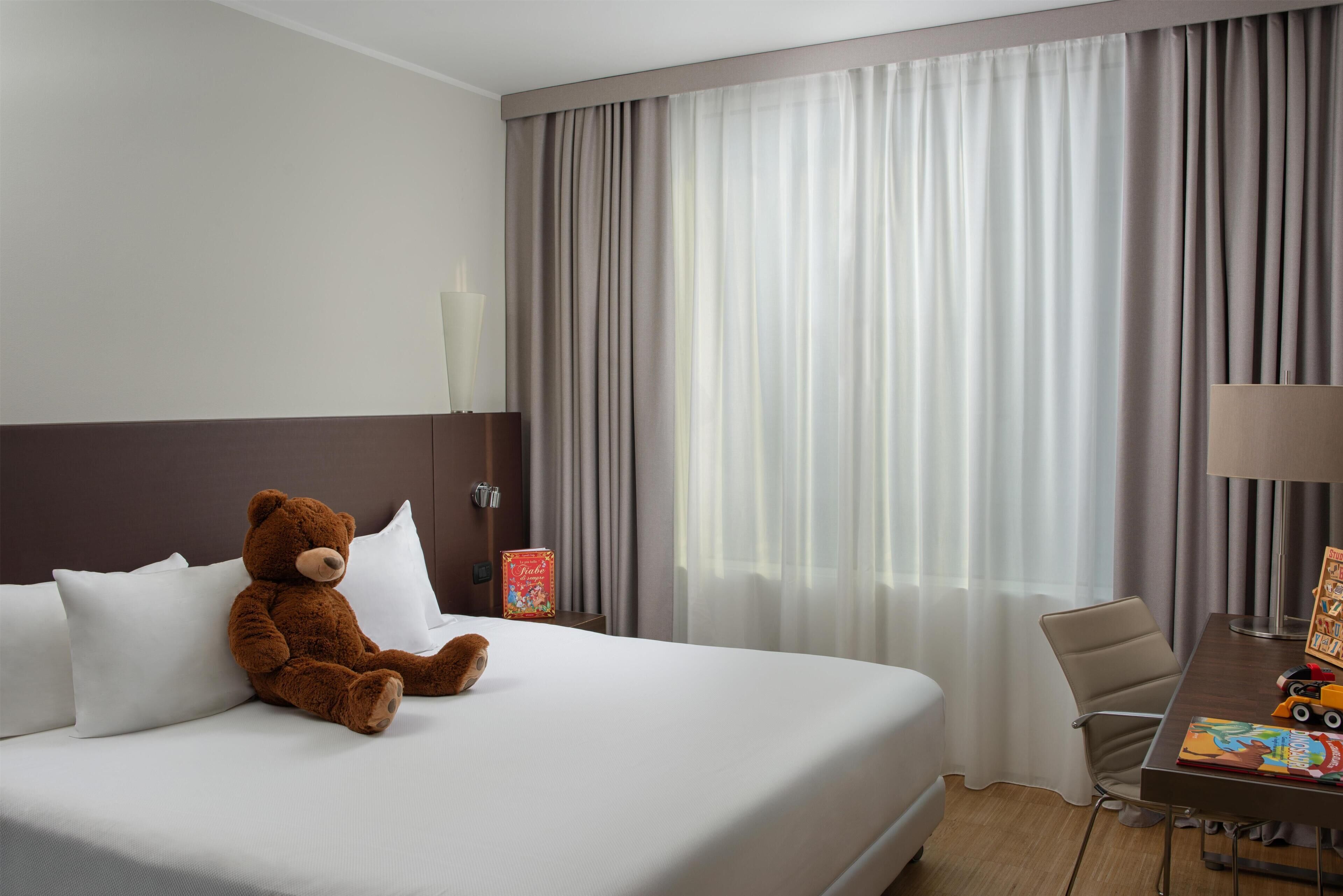 Hochwertige Bettwaren, Minibar, Zimmersafe, Schreibtisch