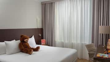 Hochwertige Bettwaren, Minibar, Zimmersafe, Schreibtisch